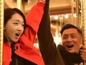 大孙女何煦龄初次现身全家福长得像姑姑何超莲-爱是常觉亏欠中年的糊口充沛无力感一壁天天加班一壁听诱导的年终奖大要率都没有的群情看着同事们不断辞职看着行业的下坡自身的欠债和自身日渐衰老的脸和身体和对不起父
